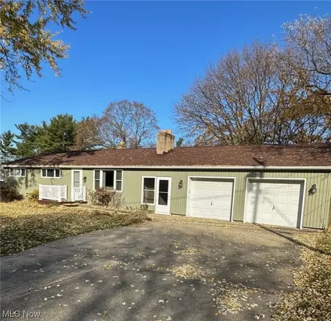 3907 Orion St NW, North Canton, OH 44720