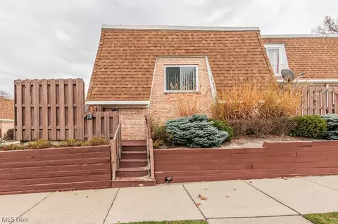6472 State Rd #J19, Parma, OH 44134
