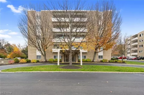 2109 Wooster Rd #26, Rocky River, OH 44116