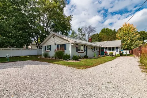 7527-7529 Lakeshore Blvd, Mentor, OH 44060