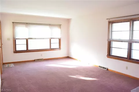 643 Gardendale Ave, Akron, OH 44310 photo 3