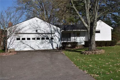 957 Garden Rd, Zanesville, OH 43701