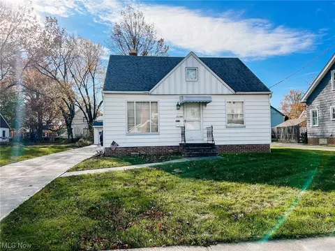 21100 Naumann Ave, Euclid, OH 44123