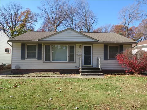 6266 Mandalay Dr, Cleveland, OH 44130