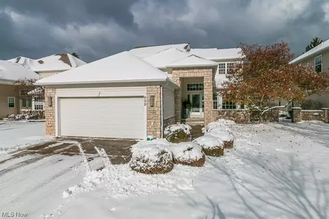 439 E Glengary Cir, Highland Heights, OH 44143