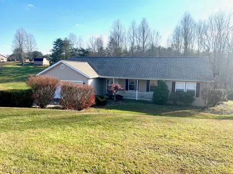 146 Camp Hill Rd, Elizabeth, WV 26143