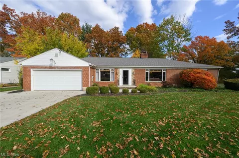 2969 Chamberlain Rd, Fairlawn, OH 44333