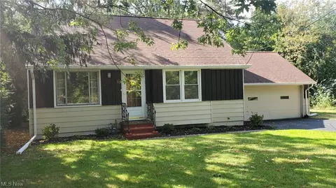 35 Clairmont Dr, Painesville, OH 44077
