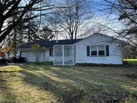 7560 Engle Rd, Middleburg Heights, OH 44130