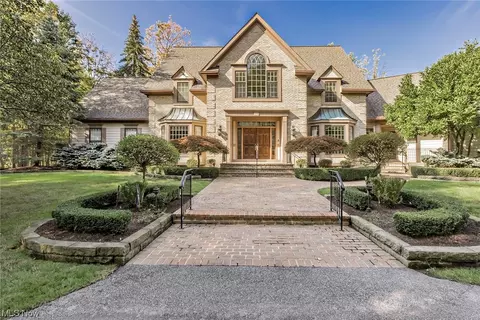 8695 Sanctuary Dr, Kirtland Hills, OH 44060