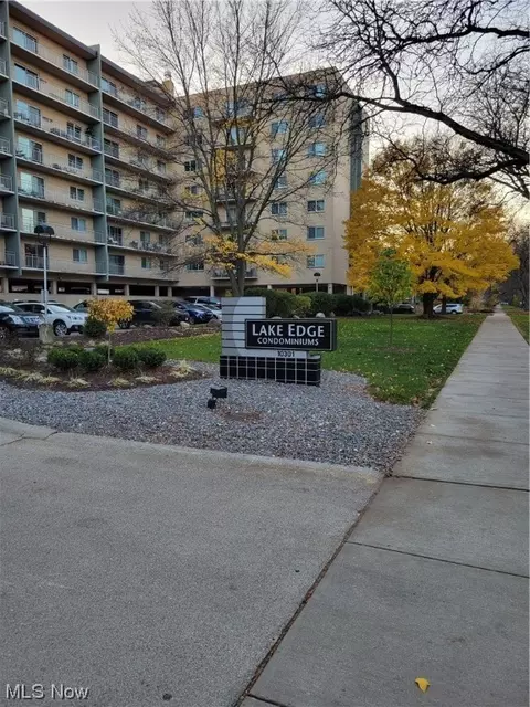 10301 Lake Ave #411, Cleveland, OH 44102