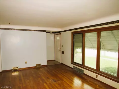 365 E 280th St, Euclid, OH 44132 photo 5