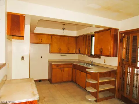 365 E 280th St, Euclid, OH 44132 photo 16