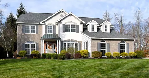 135 Idlewood Ln, Aurora, OH 44202