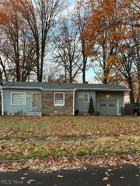 1366 Kenneth St, Youngstown, OH 44505