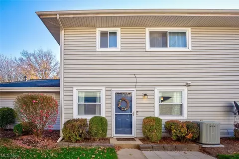 2419 Island Dr #17B, Uniontown, OH 44685