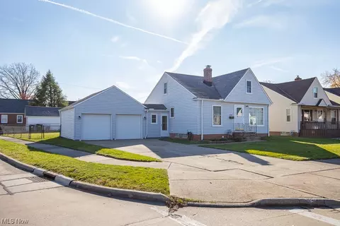 8203 Renwood Dr, Parma, OH 44129