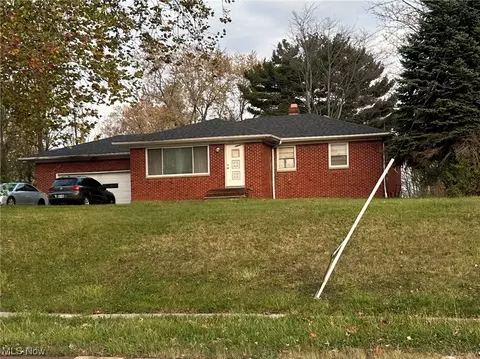 5541 Bartlett Rd, Bedford Heights, OH 44146