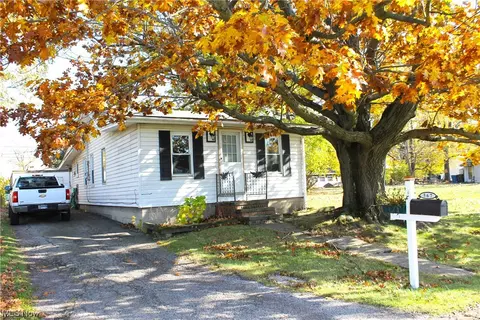 567 Pasadena Ave, Sheffield Lake, OH 44054