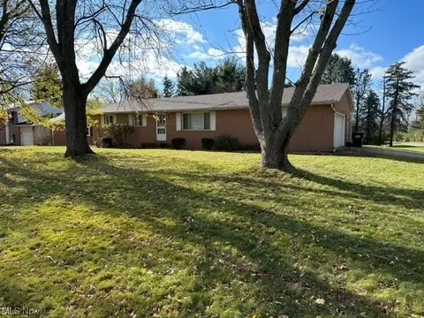 4955 Sharonwood Ave NW, Canton, OH 44718