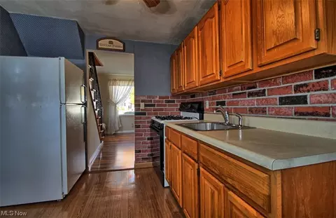 3046 Grant St, Lorain, OH 44052 photo 5