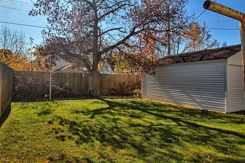 3046 Grant St, Lorain, OH 44052 photo 13