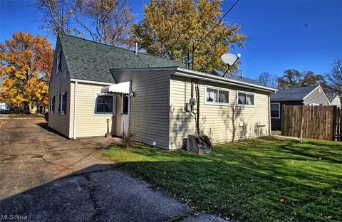 3046 Grant St, Lorain, OH 44052 photo 16