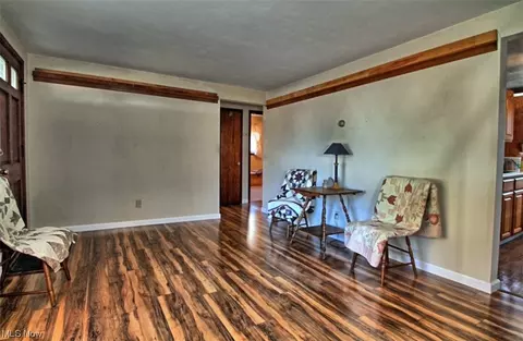 3046 Grant St, Lorain, OH 44052 photo 2