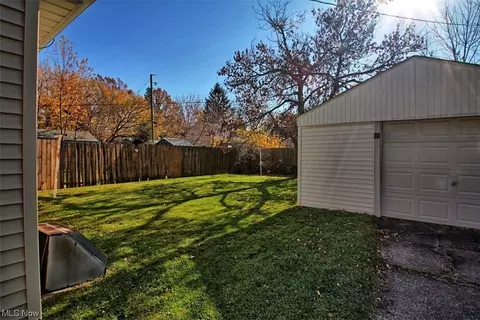 3046 Grant St, Lorain, OH 44052 photo 14