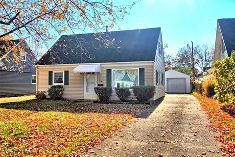 3046 Grant St, Lorain, OH 44052