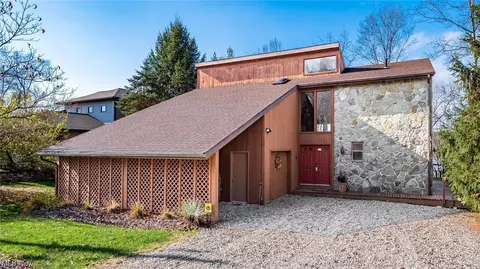 24 Margo Ln, Senecaville, OH 43780