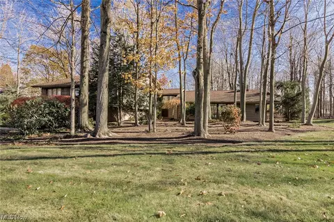 31920 Creekside Dr, Pepper Pike, OH 44124