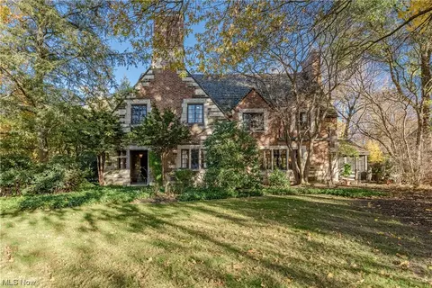 2955 Glengary Rd, Shaker Heights, OH 44120