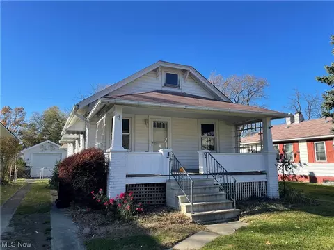 116 Hawthorne St, Elyria, OH 44035 photo 2