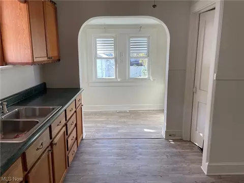 116 Hawthorne St, Elyria, OH 44035 photo 8