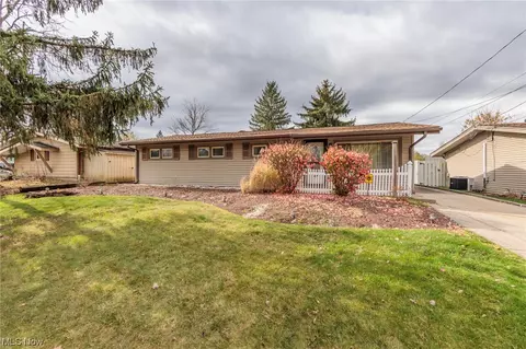 9096 Cranbrook Dr, Northfield, OH 44067