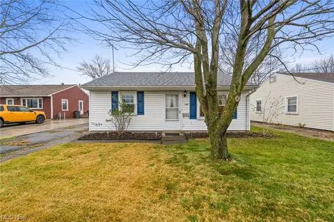 242 Bon Air Ave, Elyria, OH 44035