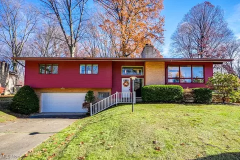 398 Spring Grove Dr, Tallmadge, OH 44278