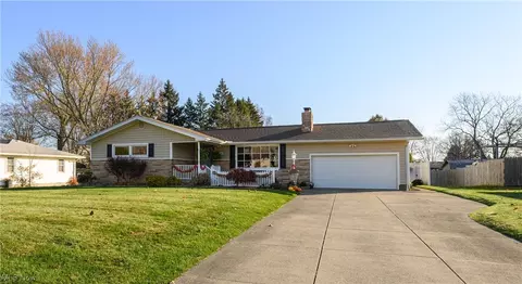 4577 Garrett Dr, Norton, OH 44203