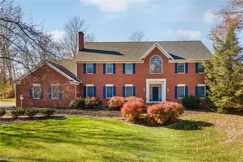 885 Kintz Woods Dr, Alliance, OH 44601