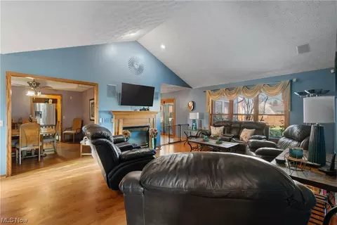 8366 Turquoise Ave NE, Canton, OH 44721 photo 4