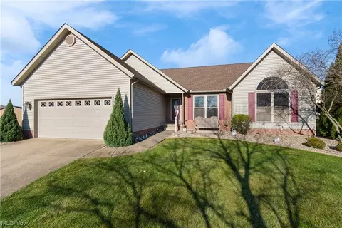 8366 Turquoise Ave NE, Canton, OH 44721 photo 2