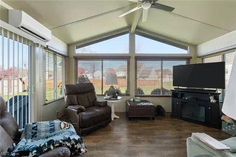 8366 Turquoise Ave NE, Canton, OH 44721 photo 11