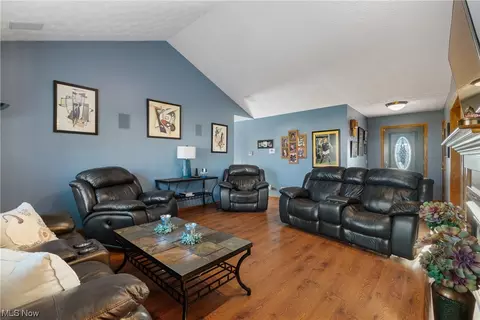 8366 Turquoise Ave NE, Canton, OH 44721 photo 5