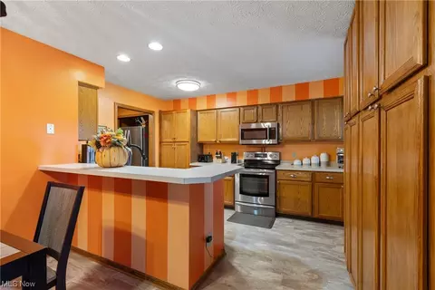 8366 Turquoise Ave NE, Canton, OH 44721 photo 6