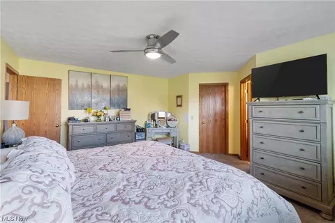 8366 Turquoise Ave NE, Canton, OH 44721 photo 14