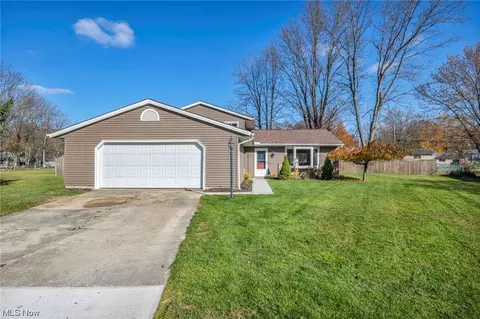8551 Avondale Ct, Olmsted Twp, OH 44138
