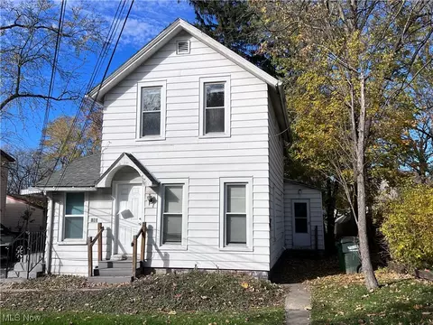 193 Columbus St, Bedford, OH 44146