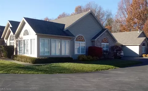 1301 Willow Brook Dr NE, Warren, OH 44483