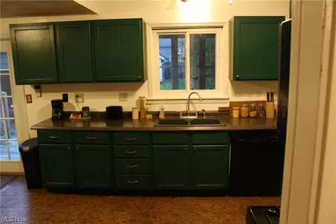 1436 W 9th St, Ashtabula, OH 44004 photo 5
